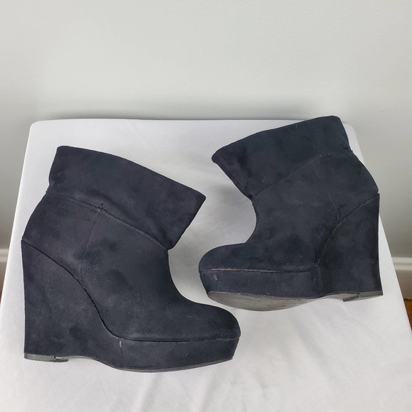 Kelsi Dagger Wilma Black Vegan Suede Fold over Wedge Booties Women's 6 - Picture 6 of 13